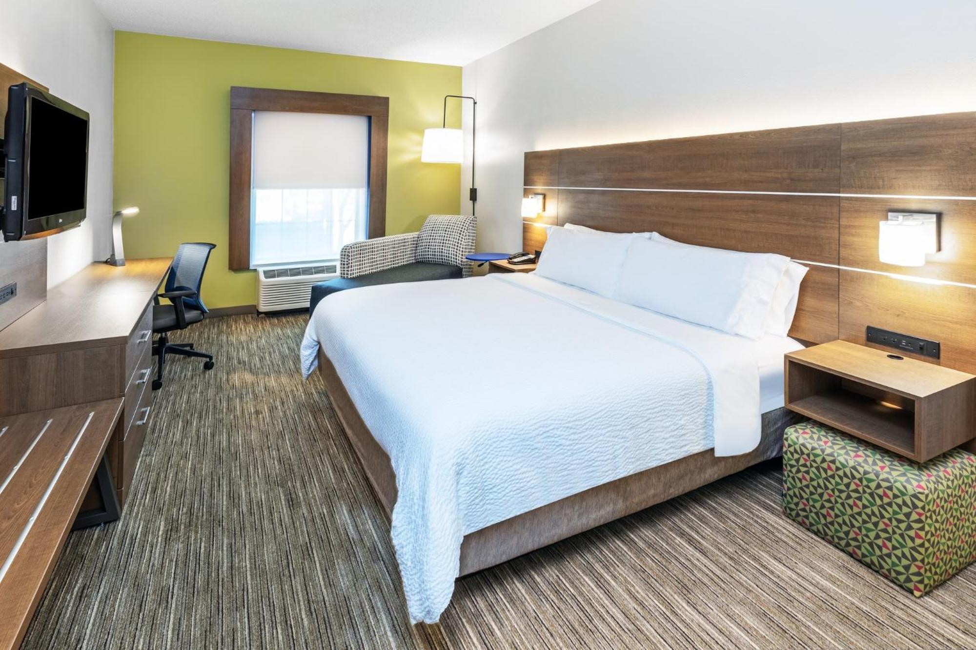 Holiday Express & - Lake Charles By Ihg Hotel